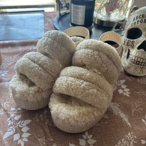 Ugg slides